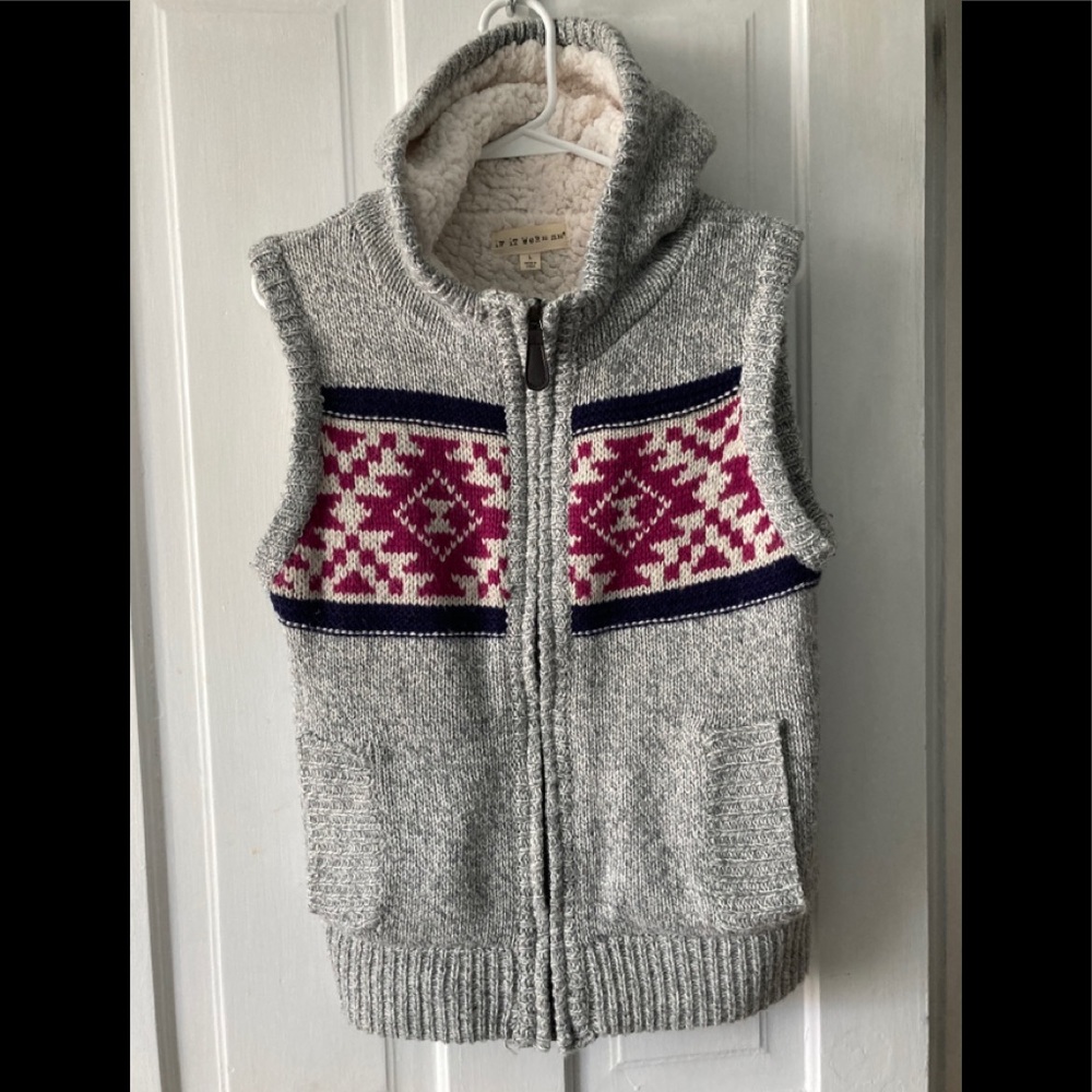 Hooded sweater vest